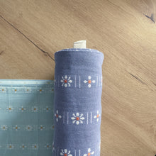 Charger l'image dans la galerie, 1/2 Yard Daisies Cotton in Concord 44" Wide
