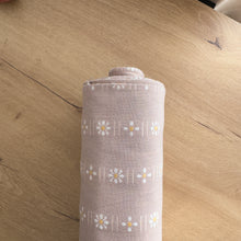 Charger l'image dans la galerie, 1/2 Yard Daisies Cotton in Dove 44" Wide