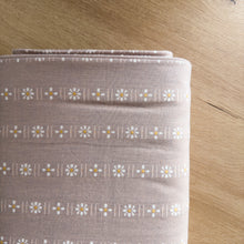 Charger l'image dans la galerie, 1/2 Yard Daisies Cotton in Dove 44" Wide