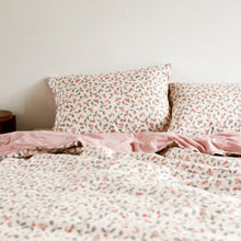 Load image into Gallery viewer, 10 Yard Bolt Sale - 100% Cotton 20C Apple Farm 42" Wide : Dailylike Canada