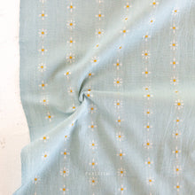 Charger l'image dans la galerie, 1/2 Yard Daisies Cotton in Droplet 44" Wide