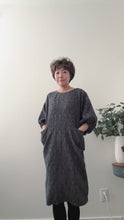 Load and play video in Gallery viewer, [HANDMADE] Infit Dress - Linen Cotton Twill in Black XS - L
