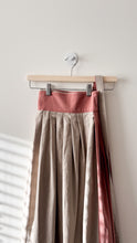 Charger l&#39;image dans la galerie, BOXING DAY SAMPLE SALE - Two Tone Linen Hanbok Skirt Size M
