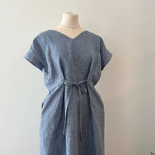 Charger l&#39;image dans la galerie, [HANDMADE] Tie Dress - Denim-Like Linen Light Blue XS - L
