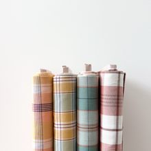 Charger l'image dans la galerie, 0,5 verge Tissage Carl suédois de Noël coloris Olive, 44 po de large

