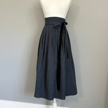 Charger l&#39;image dans la galerie, [HANDMADE] Double Gauze Hanbok Wrap Skirt - Midnight Navy Gingham
