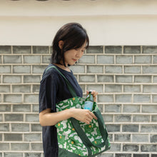 Load image into Gallery viewer, 10 Yard Bolt Sale - 100% Cotton Oxford Peaceful Dream 62" wide : Dailylike Canada
