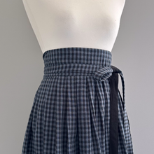 Charger l&#39;image dans la galerie, [HANDMADE] Double Gauze Hanbok Wrap Skirt - Midnight Navy Gingham
