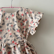 Load image into Gallery viewer, 1/2 Yard *Project Fabric* Apple Farm Cotton 42" Wide
