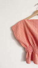 Charger et lire la vidéo dans la visionneuse de la Galerie, 1/2 Yard Organic Cotton Double Gauze - Coral/White Windowpane Cotton 100% 52&quot; Wide
