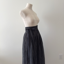 Charger l&#39;image dans la galerie, [HANDMADE] Double Gauze Hanbok Wrap Skirt - Black Windowpane
