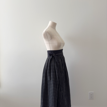 Charger l&#39;image dans la galerie, [HANDMADE] Double Gauze Hanbok Wrap Skirt - Black Windowpane
